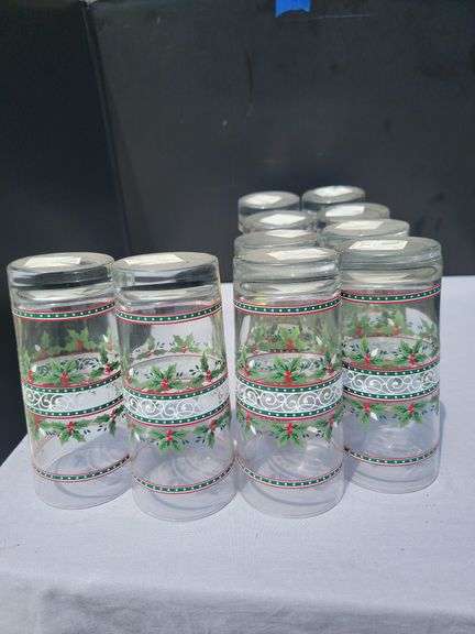 Set of 10 Holly Berry Decorated Drinking Glasses image