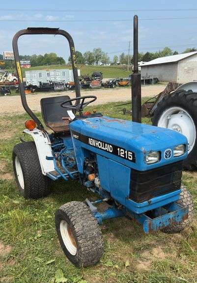 L9 - 1215 NEW HOLLAND TRACTOR image