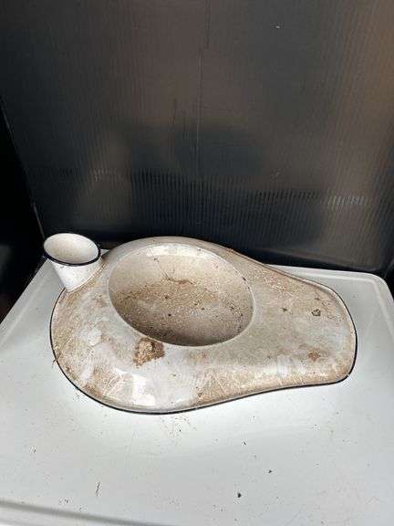 Enameled Bed Pan image
