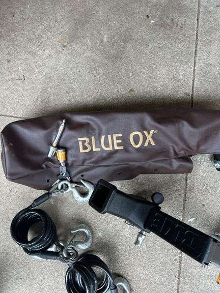 Blue Ox Towing Hitch with Cables and Hardware
