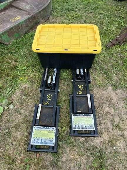 L5- PAIR OF HYDRAULIC LIFTS image