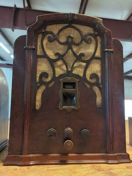 Zenith Wood Tube Radio image