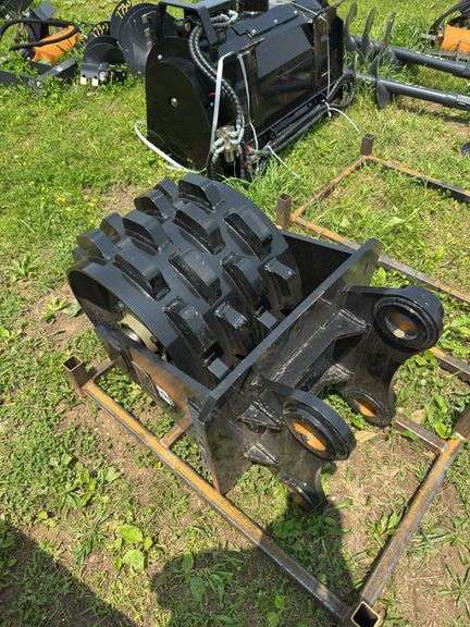 L7-EXCAVATOR COMPACTION WHEEL image