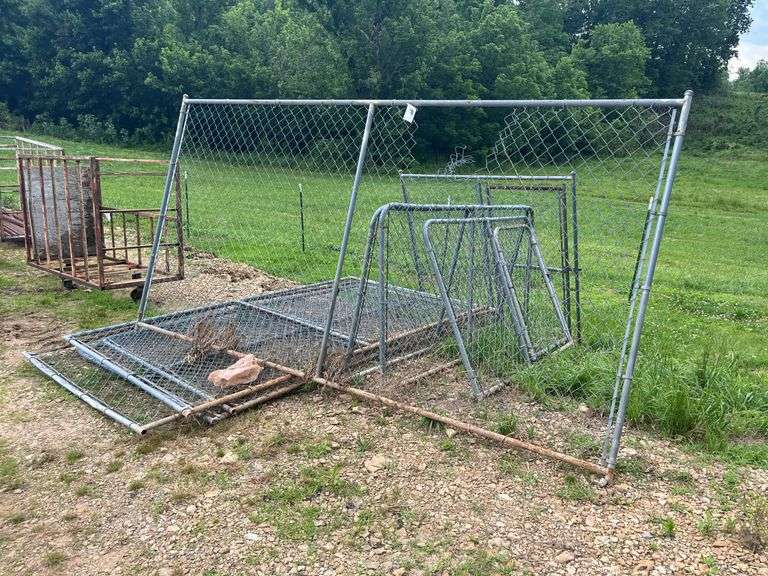 L18- DOG KENNEL image