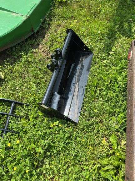 L6-MINI EXCAVATOR BUCKET image