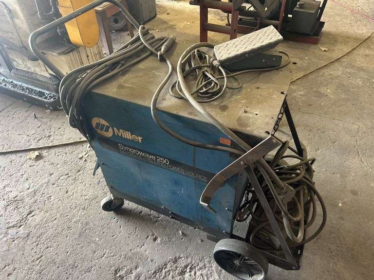 Miller Syncrowave 250 CC-AC/DC Welding Power Source image