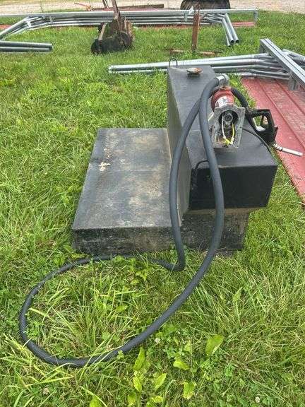L18- 100 GALLON FUEL TANK AND TOOL BOX image