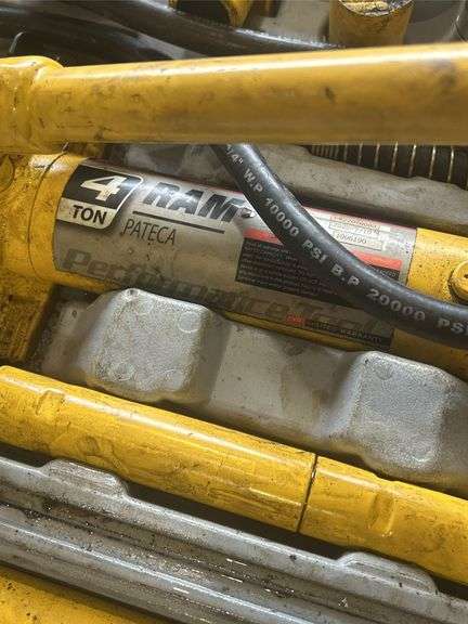 Performance Tool 4 Ton Hydraulic Ram System