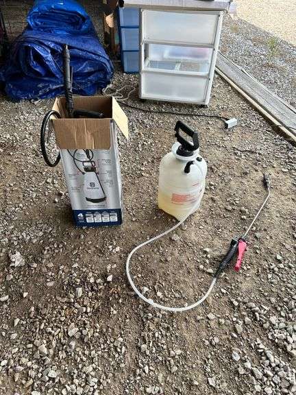 Husqvarna 4-Gallon Sprayer image