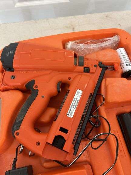 Paslode Cordless 16 Gauge Angled Finish Nailer with Case & Accessories