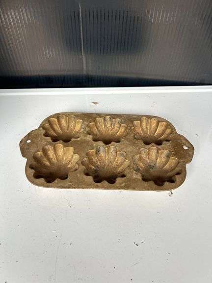 Cast Iron Floral Design Cake Mold Pan - 6 Cavity image