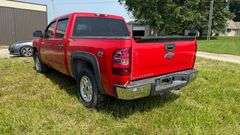 2011 CHEVROLET SILVERADO PICKUP TRUCK(HAS REBUILT TITLE)