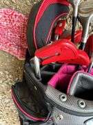 Wilson Golf Bag with Knight Evader Clubs and Golf Cart