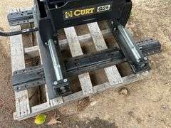 Curt Q25 5th Wheel Trailer Hitch