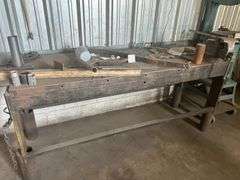 Metal Work Bench with Vise