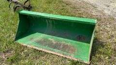 JOHN DEERE TRACTOR BUCKET