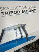VIVO TV Wall Mount & Winngard Satellite TV Antenna Tripod Mount