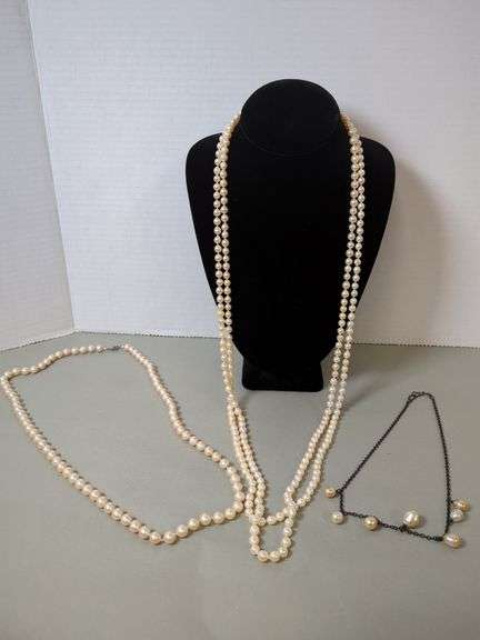 Pearl Necklace Collection (3 Pieces) image