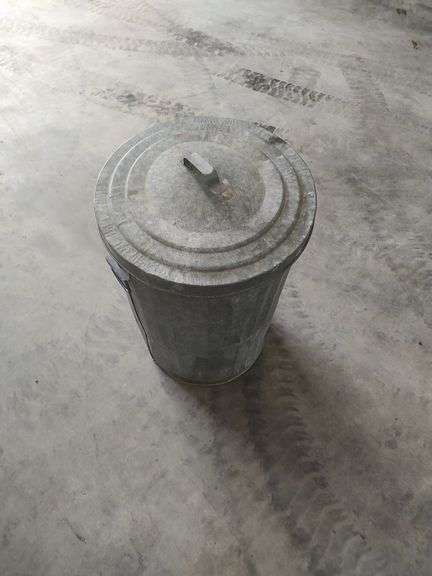 METAL TRASH CAN WITH SCRAP METAL
