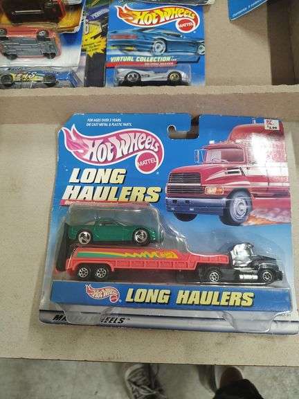 LOT OF HOT WHEELS