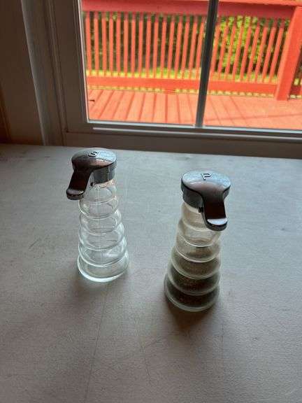 Novelty Glass Salt and Pepper Shaker Set image