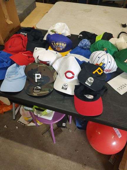 SPORTS HATS AND ETC - REDS - LAKERS - EXPOS - BULLS - PIRATES AND ETC - image