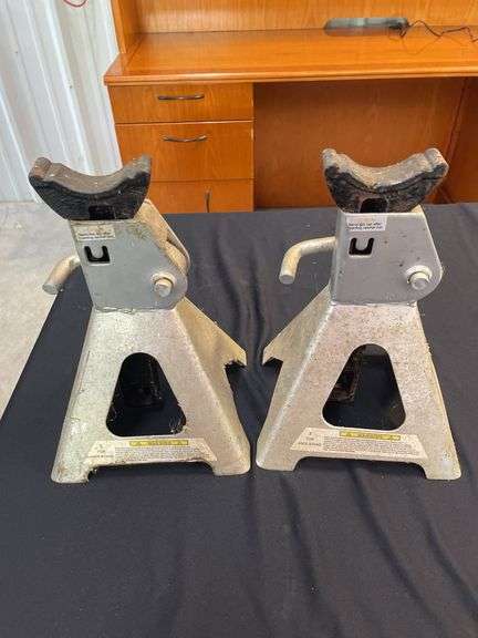 Pair of 3-Ton Jack Stands image