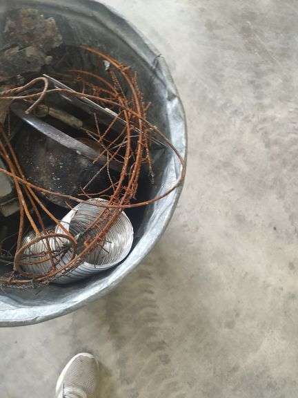 METAL TRASH CAN WITH SCRAP METAL