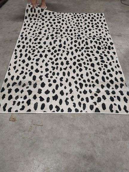 THRESHOLD SPOTTED LEOPARD AREA RUG 5X7
