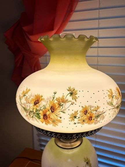 Vintage Style Floral Glass Table Lamp