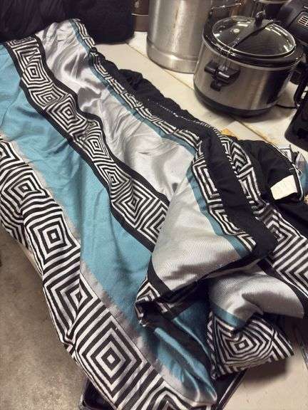 MAINSTAY FULL/QUEEN COMFORTER image