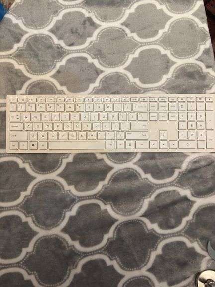BLUE TOOTH WIRELESS COMPUTER KEYBOARD image