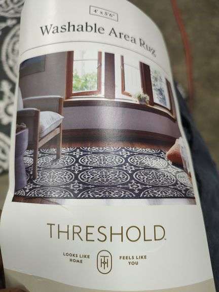 THRESHOLD GRAY MEDALLION AREA RUG - 4 FT X 5 FT 6 INCH