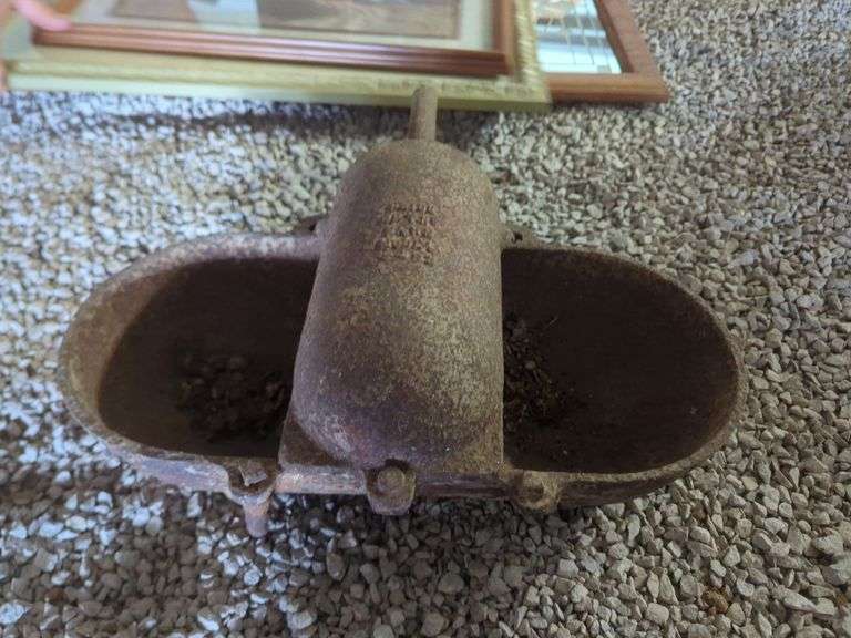 Pride of the Farm Cast Iron Double Feeder image
