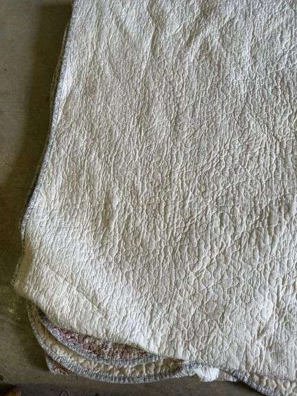 Floral Pattern Quilted Throw Blanket