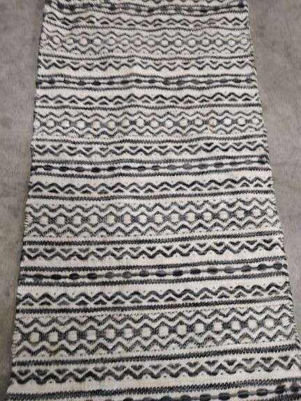 THRESHOLD MULTI COLOR AREA RUG - 2 FT X 7 FT