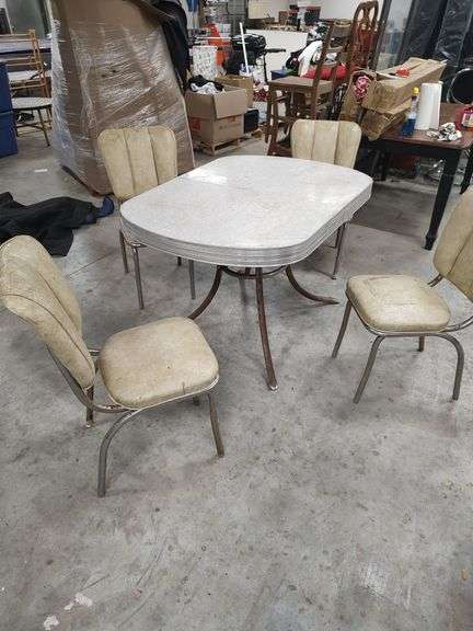 VINTAGE DINING TABLE WITH 4 MATCHING CHAIRS