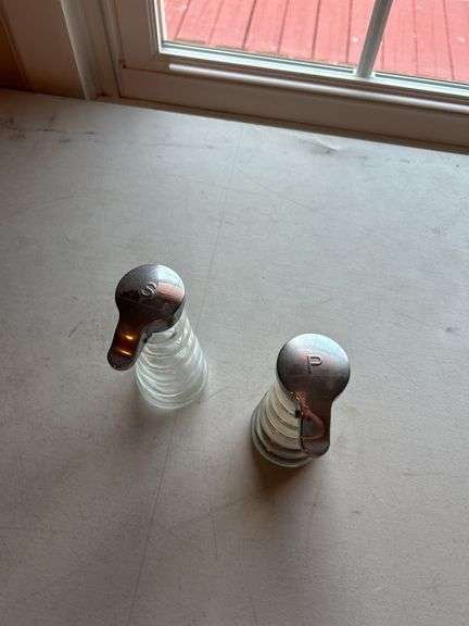 Novelty Glass Salt and Pepper Shaker Set