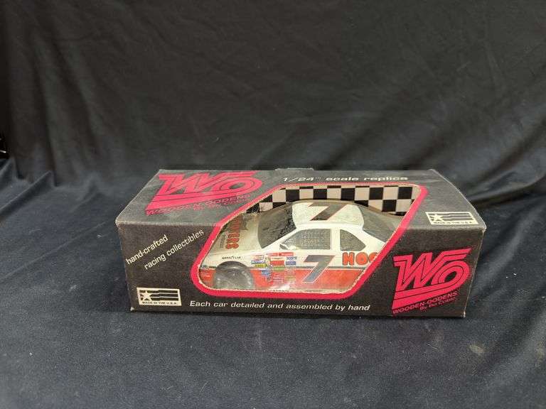 Wooden-Oodens by Bo Coble Hooter's #7 - 1/24 Scale Replica