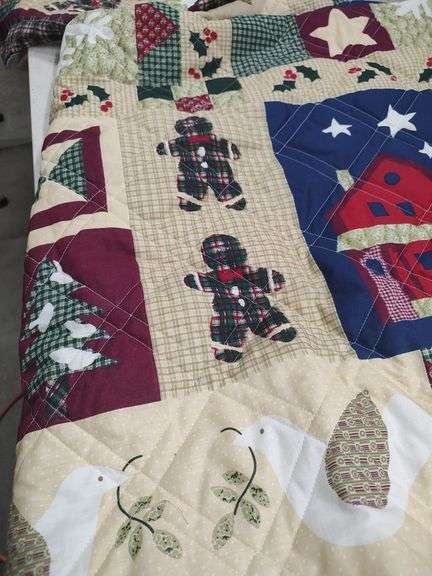 KING SIZE CHRISTMAS QUILT WITH SHAMS