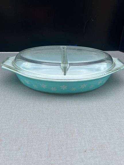 Pyrex Snowflake Blue Divided Dish with Lid image