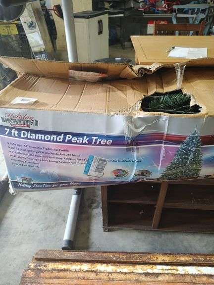 HOLIDAY SHOWTIME 7 FT DIAMOND PEAK LED CHRISTMAS TREE