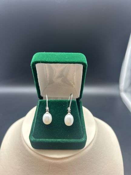 Pearl Drop Earrings image