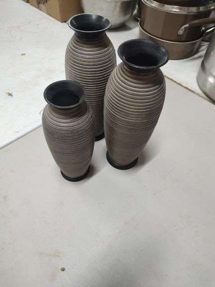 3 DECORATIVE VASES