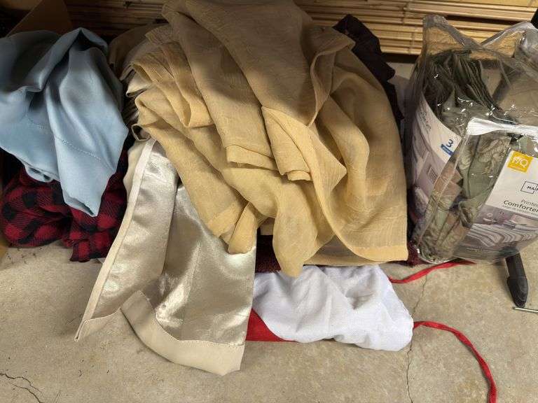 Assorted Textiles & Comforter Set image