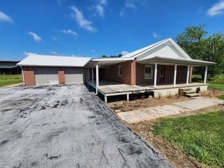 Brick House and Lot at Absolute Online Estate Auction