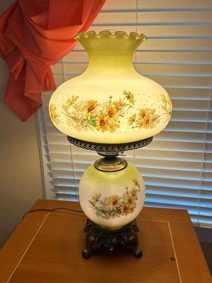 Vintage Style Floral Glass Table Lamp image
