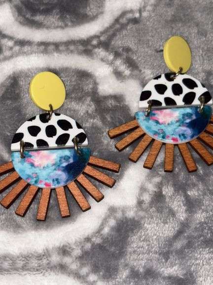 TWO PAIRS OF EARRINGS