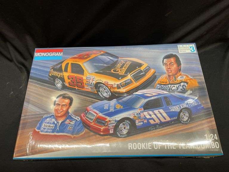 Monogram 1985 Ford Thunderbird Rookie of the Year Combo Model Kit