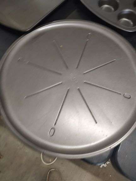 PIZZA PAN - MUFFIN PANS - PIE PAN AND ETC